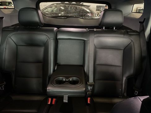 Used 2024 GMC Terrain SLT image 13