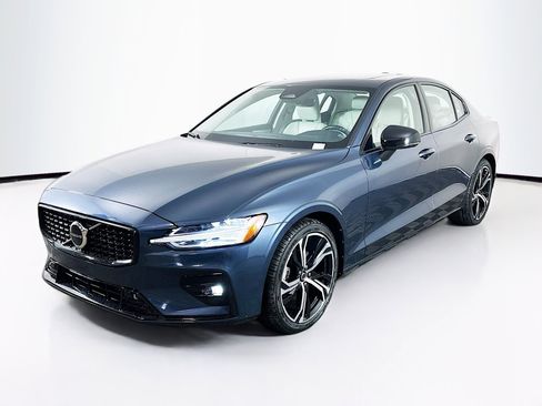 Used 2024 Volvo S60 B5 Core image 3