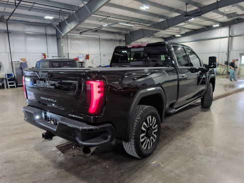 Used 2025 GMC Sierra 2500 Denali Ultimate AWD/4WD image 3