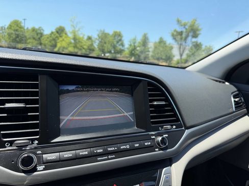 Used 2017 Hyundai Elantra SE FWD image 23