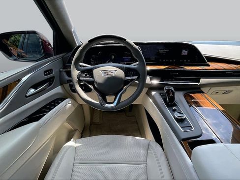 Used 2024 Cadillac Escalade ESV Sport Platinum AWD/4WD image 6