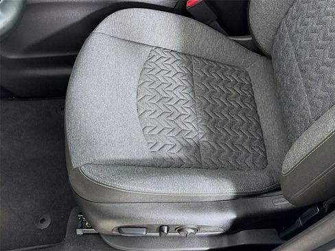 Used 2024 Chevrolet Equinox LT image 18