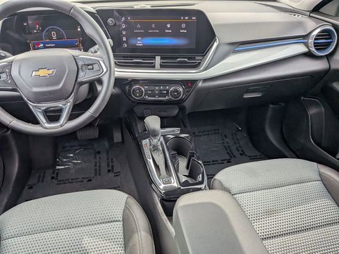Used 2025 Chevrolet Trax LT w/ LT Convenience Package FWD image 24