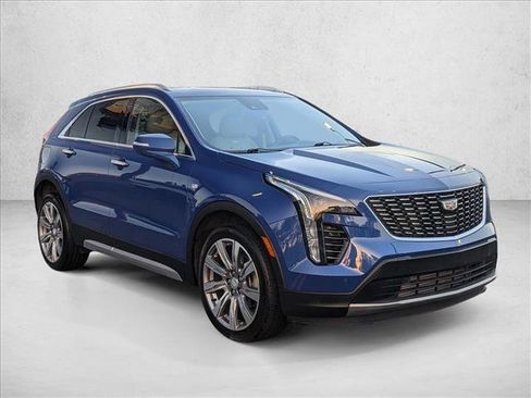 Used 2023 Cadillac XT4 Premium Luxury image 3