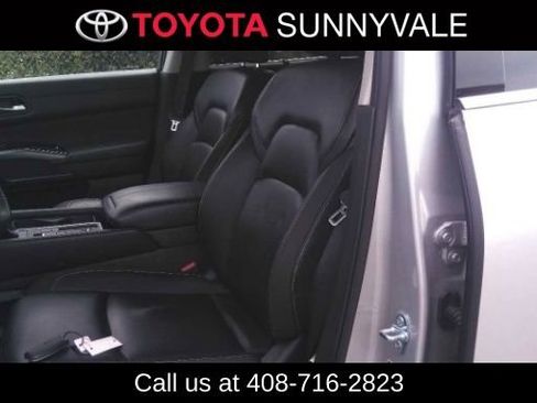Used 2025 Nissan Pathfinder SL FWD image 4
