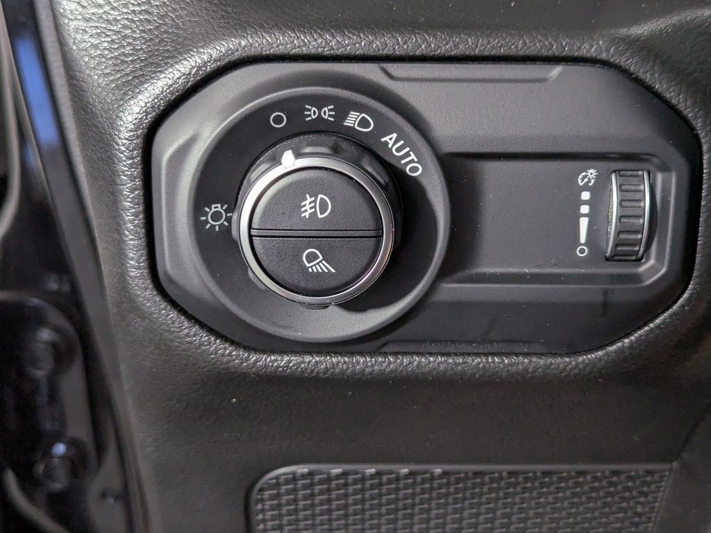 Used 2023 Jeep Gladiator Overland AWD/4WD image 38