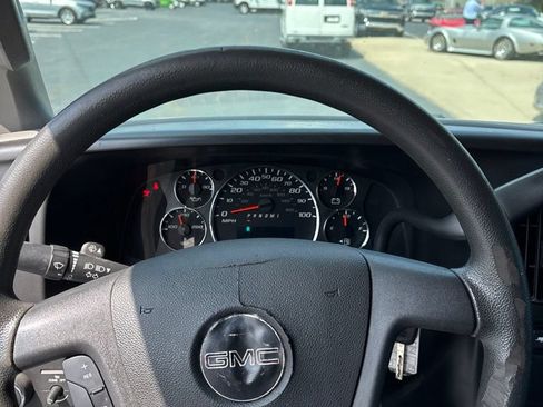 Used 2017 GMC Savana 2500 RWD image 12