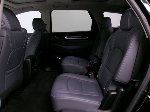 Used 2021 Buick Enclave Essence image 11