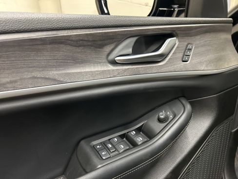 Used 2024 Jeep Grand Cherokee Limited w/ Black Appearance Package image 26