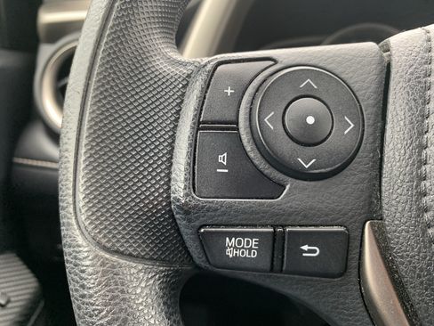 Used 2013 Toyota RAV4 XLE FWD image 19