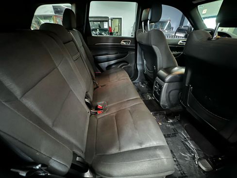 Used 2015 Jeep Grand Cherokee Laredo w/ Quick Order Package 23E AWD/4WD image 14