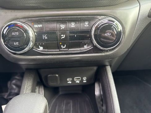 Used 2022 Chevrolet TrailBlazer LT w/ Sun and Liftgate Package image 29