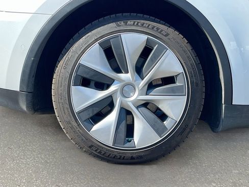 Used 2020 Tesla Model Y Long Range image 29