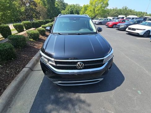Used 2022 Volkswagen Taos SE FWD image 6