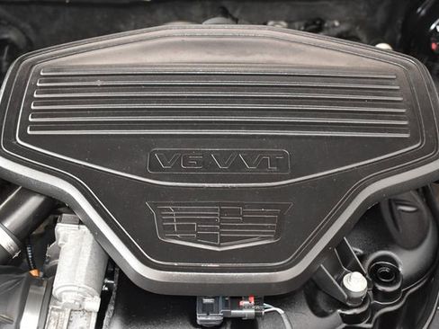 Used 2022 Cadillac XT5 Premium Luxury w/ LPO, Floor Liner Package AWD/4WD image 4