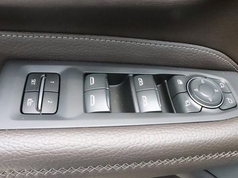 Used 2023 GMC Yukon Denali image 9