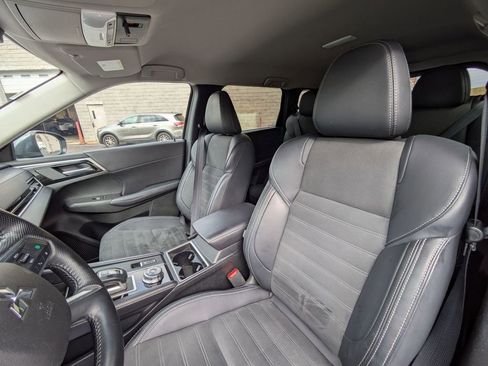 Used 2024 Mitsubishi Outlander SE image 24