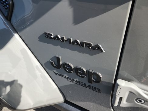 Used 2021 Jeep Wrangler Unlimited Sahara w/ Safety Group AWD/4WD image 16