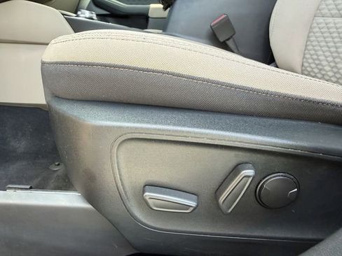 Used 2020 Ford Escape SE FWD image 13