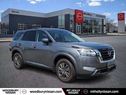 Used 2022 Nissan Pathfinder SV AWD/4WD image 1