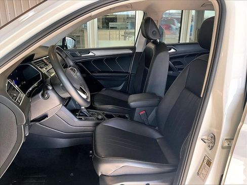 Used 2024 Volkswagen Tiguan SE image 10