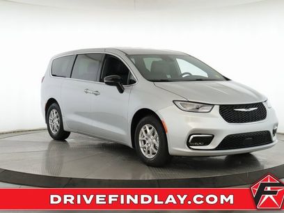 New 2026 Chrysler Pacifica Select