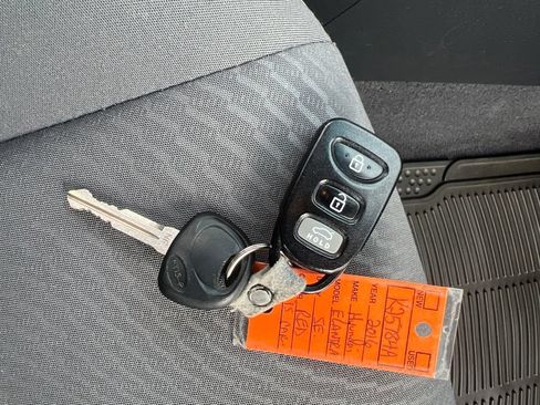 Used 2016 Hyundai Elantra SE FWD image 24