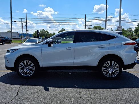 Used 2023 Toyota Venza Limited AWD/4WD image 9