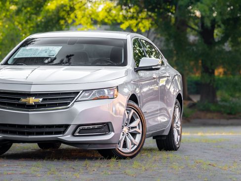 Used 2019 Chevrolet Impala LT FWD image 27