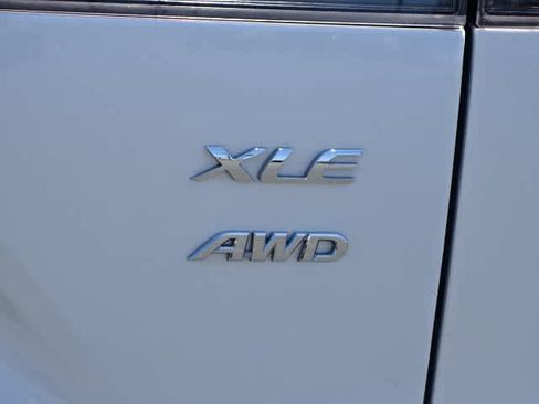 Certified 2022 Toyota Corolla Cross XLE w/ Convenience Package AWD/4WD image 11