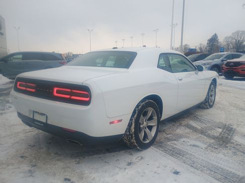 Used 2016 Dodge Challenger SXT image 10