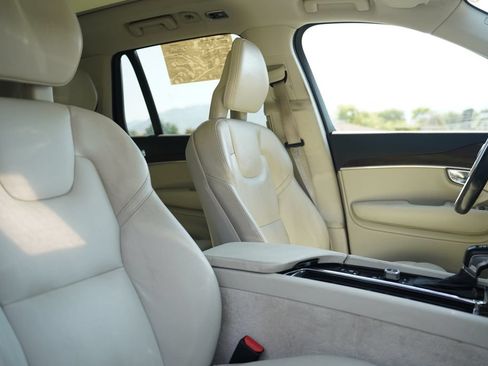 Used 2016 Volvo XC90 T6 Momentum w/ Momentum Plus Package AWD/4WD image 16