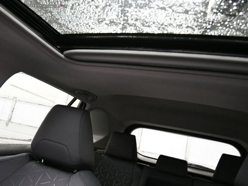 Used 2025 Toyota RAV4 XLE image 19