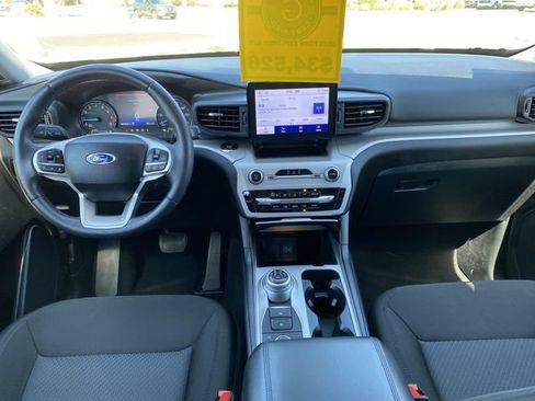 Used 2023 Ford Explorer XLT AWD/4WD image 16