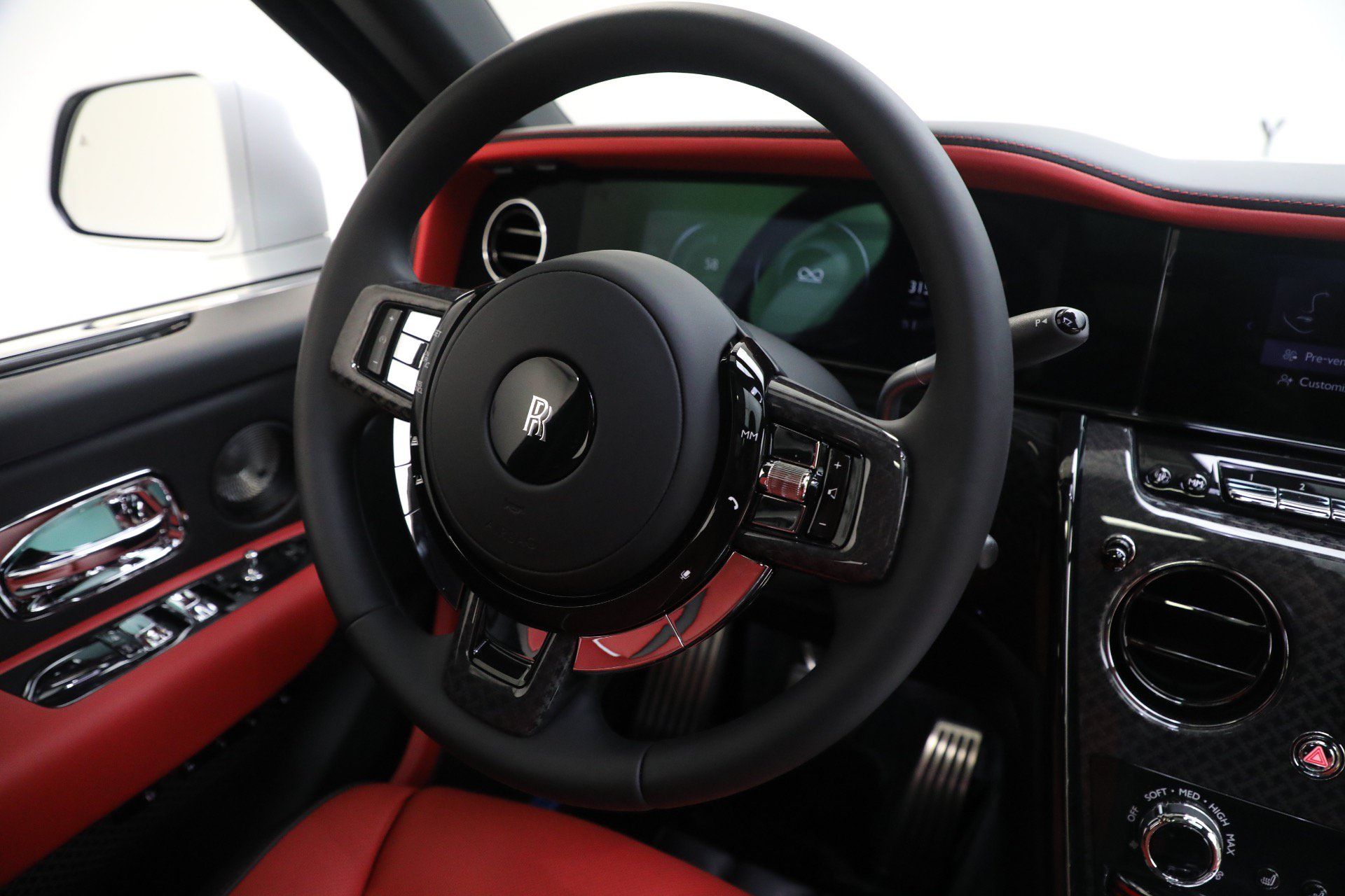 Certified 2025 Rolls-Royce Cullinan Black Badge AWD/4WD image 46
