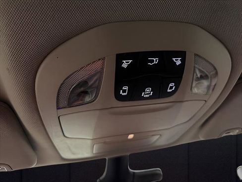 Used 2024 Chrysler Pacifica Select image 28