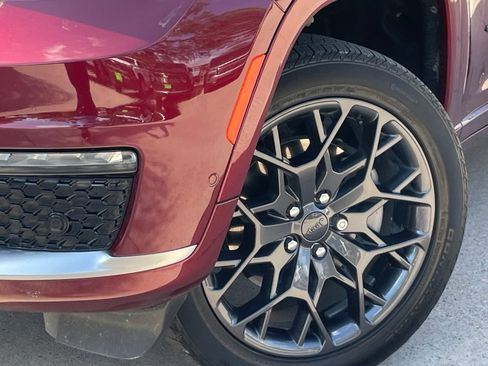 Used 2025 Jeep Grand Cherokee L Summit w/ Obsidian Package AWD/4WD image 9