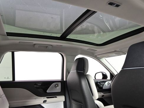 New 2026 Lincoln Aviator Reserve image 17