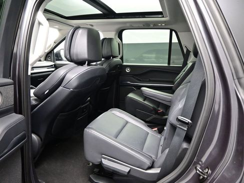 Used 2025 Lincoln Navigator Reserve image 10