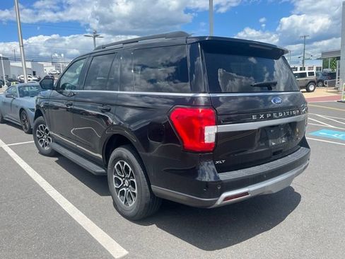 Used 2024 Ford Expedition XLT AWD/4WD image 3