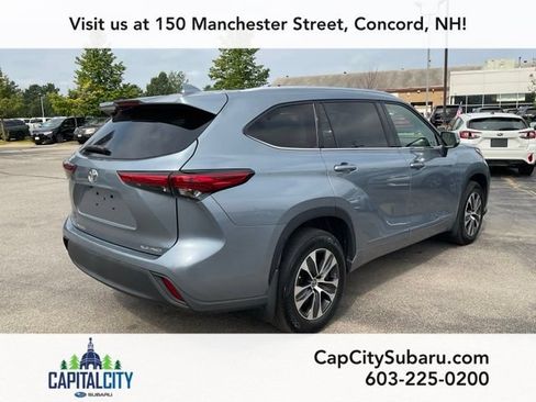 Used 2021 Toyota Highlander XLE AWD/4WD image 7