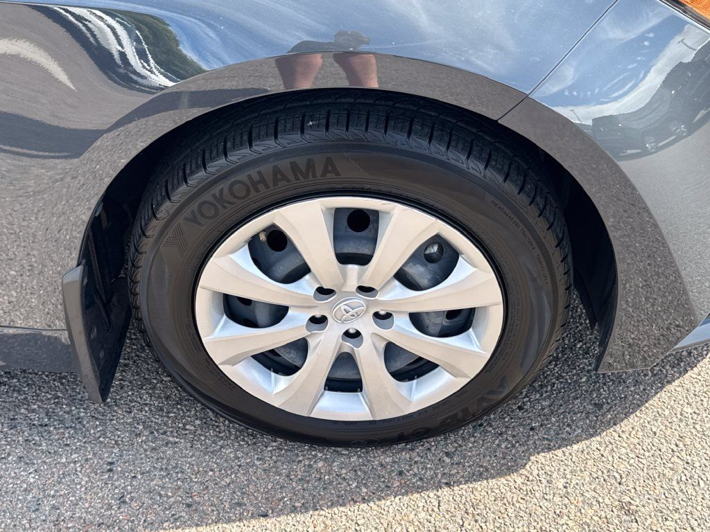 Used 2025 Toyota Corolla LE AWD/4WD image 43