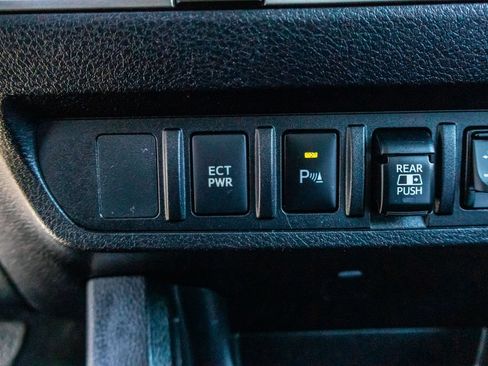 Used 2019 Toyota Tacoma SR5 w/ Exterior Package RWD image 29
