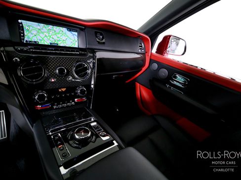 Used 2022 Rolls-Royce Cullinan Black Badge image 16