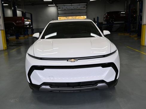 New 2026 Chevrolet Equinox EV LT w/ Convenience Package II image 2