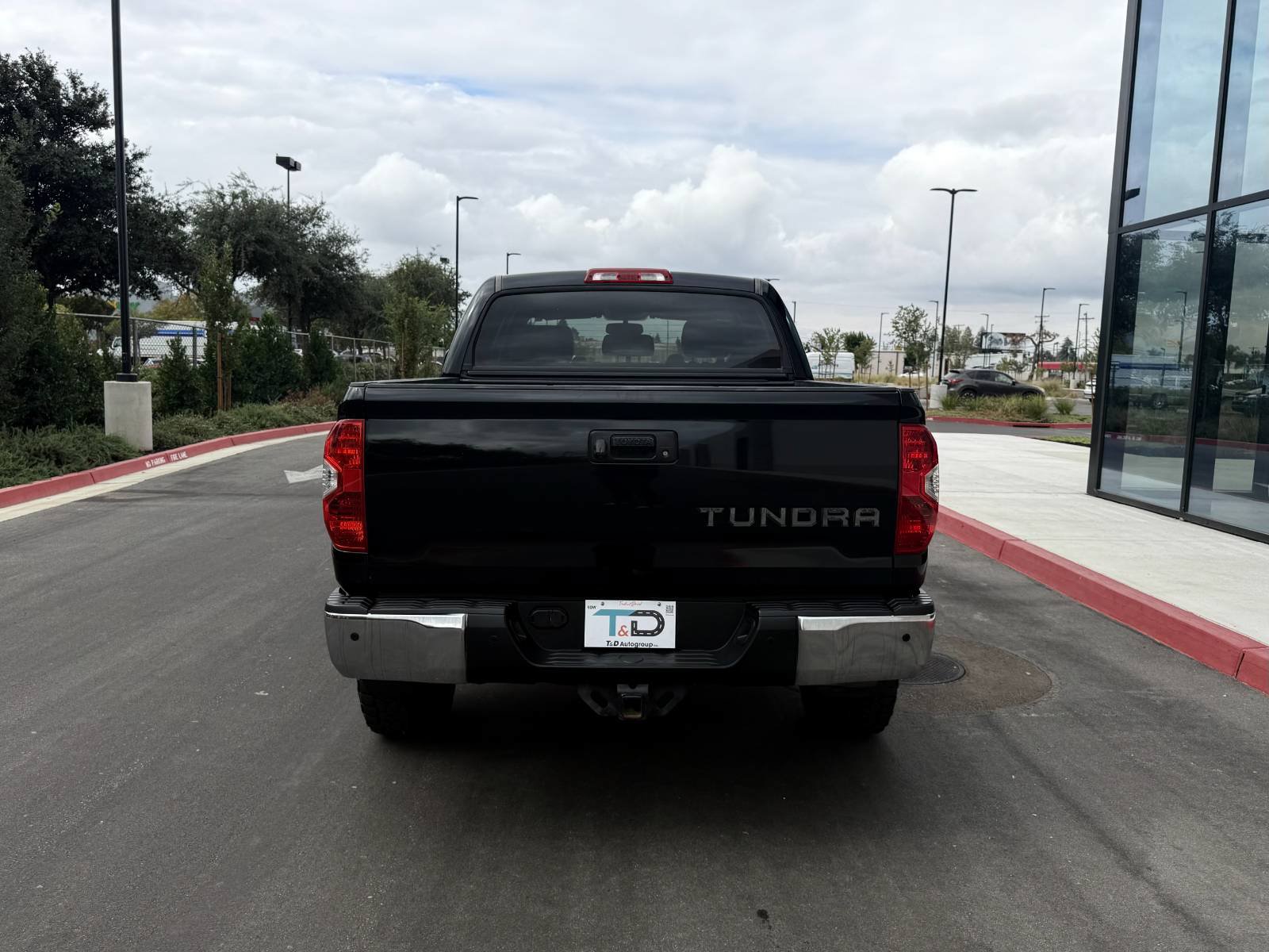 Used 2014 Toyota Tundra Limited w/ Limited Premium Package AWD/4WD image 8