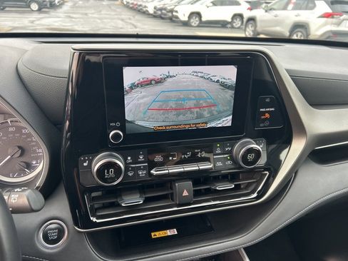 Used 2024 Toyota Highlander XLE image 13