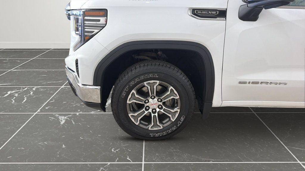 Used 2025 GMC Sierra 1500 SLT AWD/4WD image 24