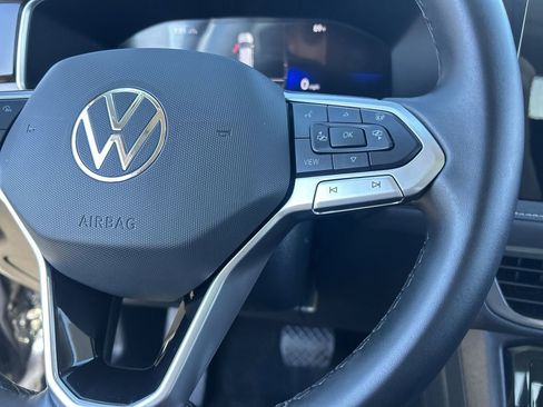 Certified 2025 Volkswagen Taos SE AWD/4WD image 22