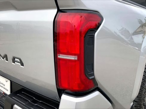 Certified 2025 Toyota Tacoma SR5 AWD/4WD image 30